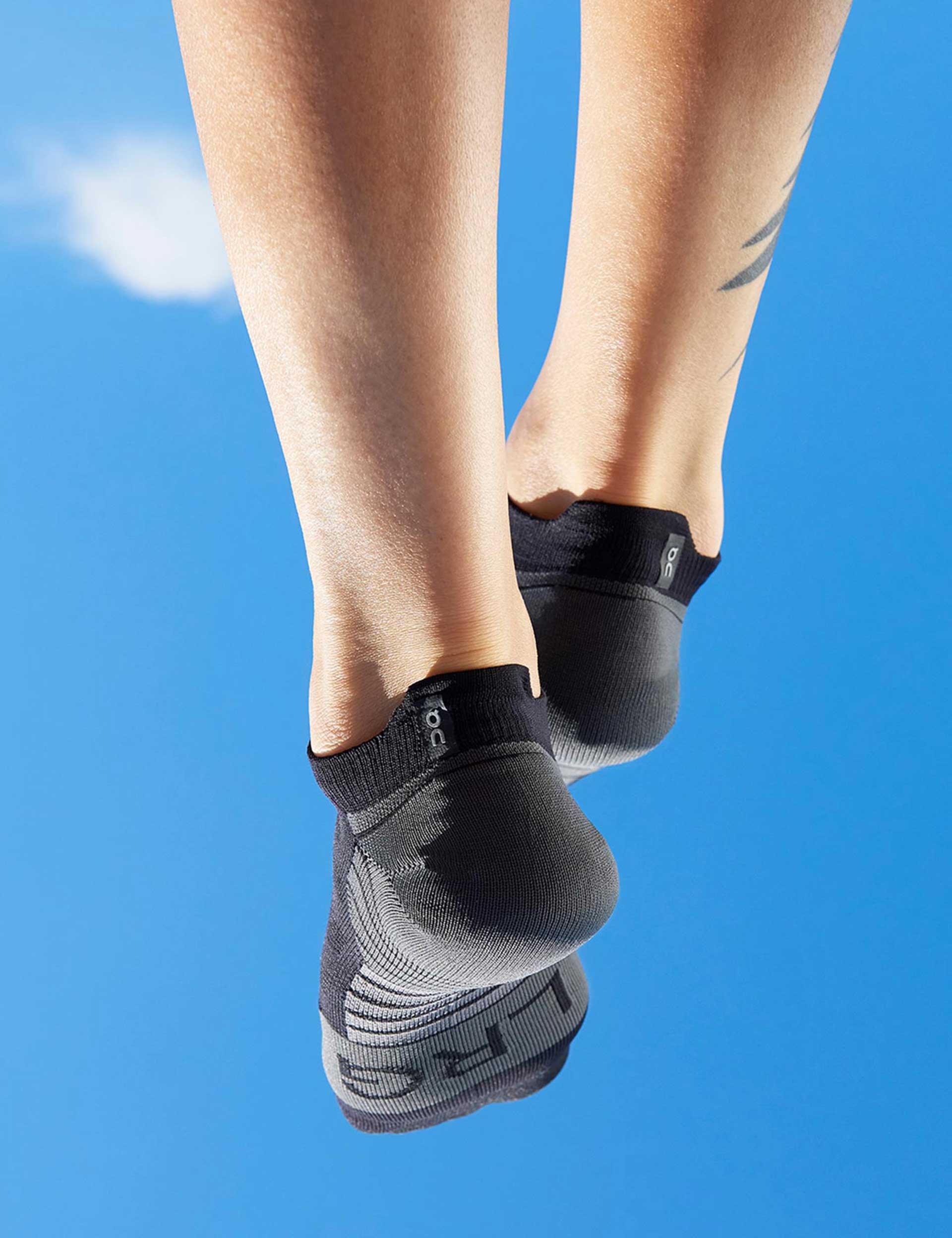 ON Running Low Sock - Black/Shadow | Women'simage5- The Sports Edit